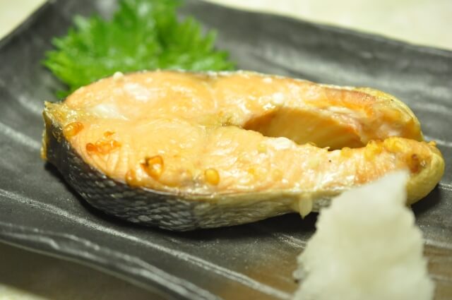 焼き魚、大根おろし添え