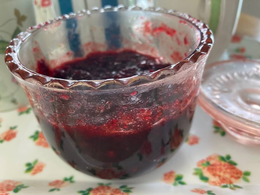 黒砂糖で作ったハイビスカスジャム（ローゼルジャム）