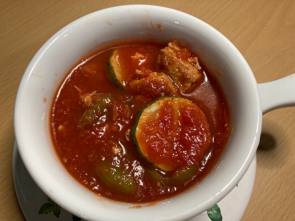 トマト味の干し野菜と干しキノコのデトックススープ