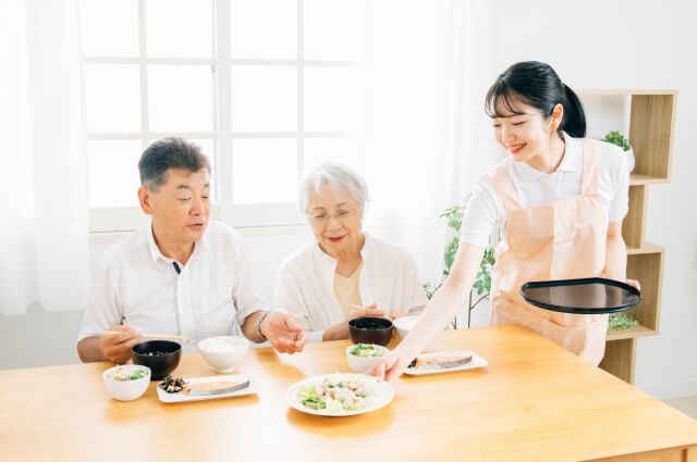 噛む力が弱った高齢者に！やわらかい宅配食（介護食）の比較と選び方のコツ