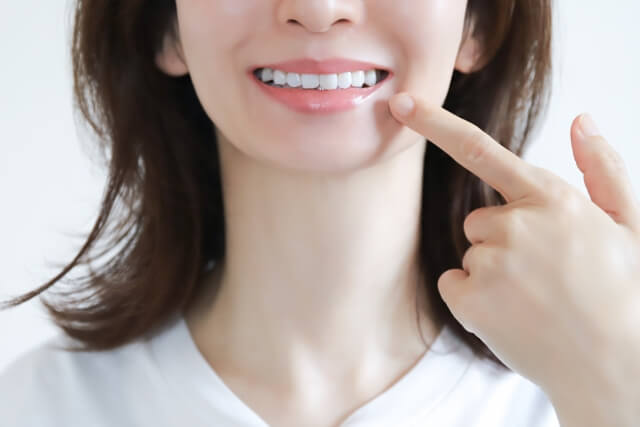 健康な歯の女性