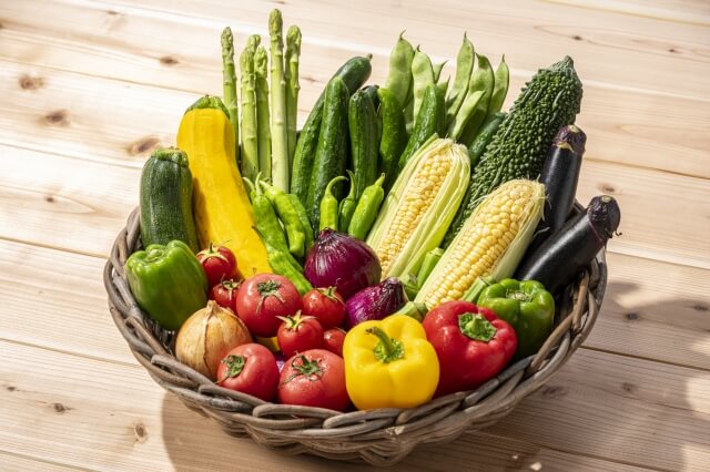 緑黄色野菜と淡色野菜など夏野菜色々