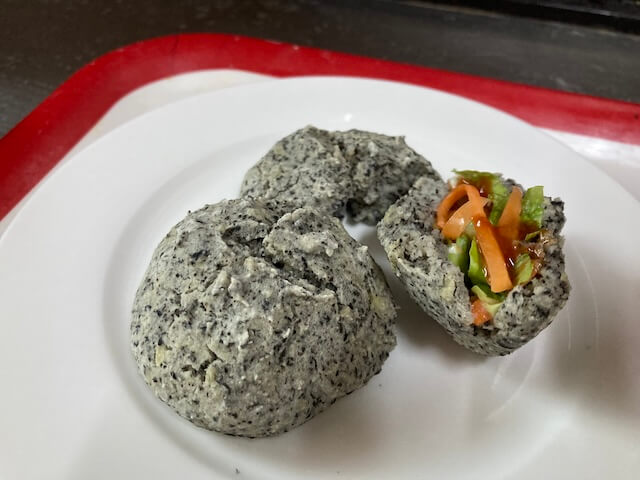 とっても美味しい黒胡麻米粉パン