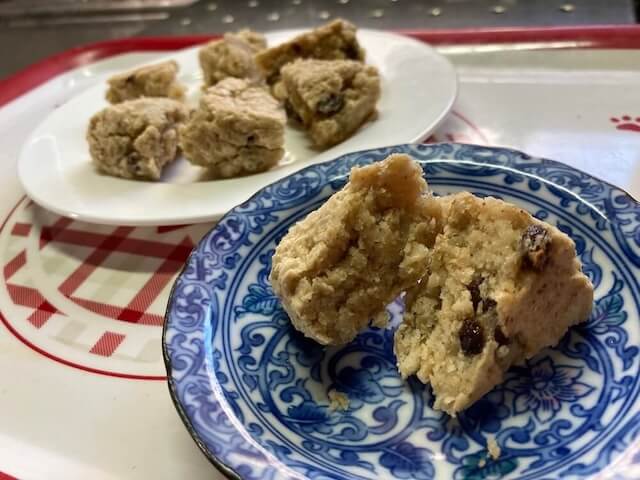 簡単で美味しい胡麻オートミールスコーン