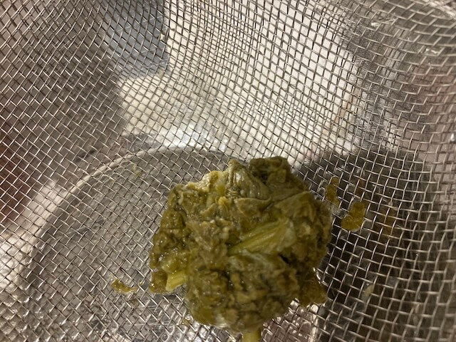 シロップを作った残りの柔らかくなったハーブ