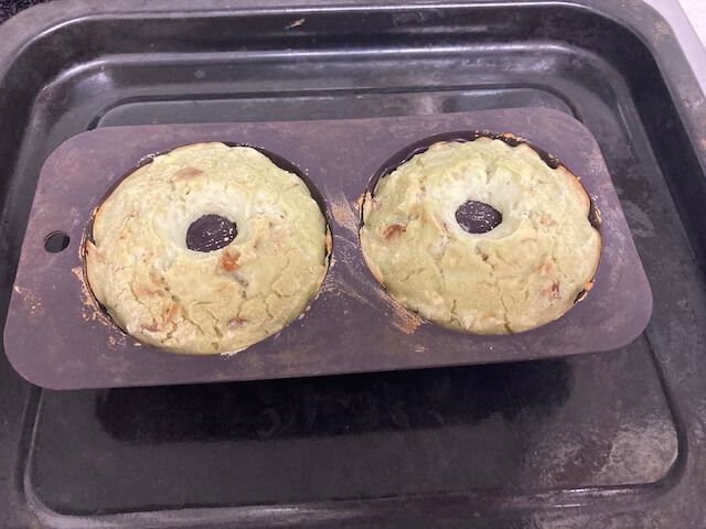 大麦若葉青汁ケーキ焼き上がり