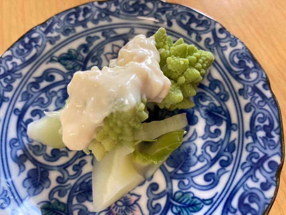 豆乳クリームチーズをかけたロマネスコ